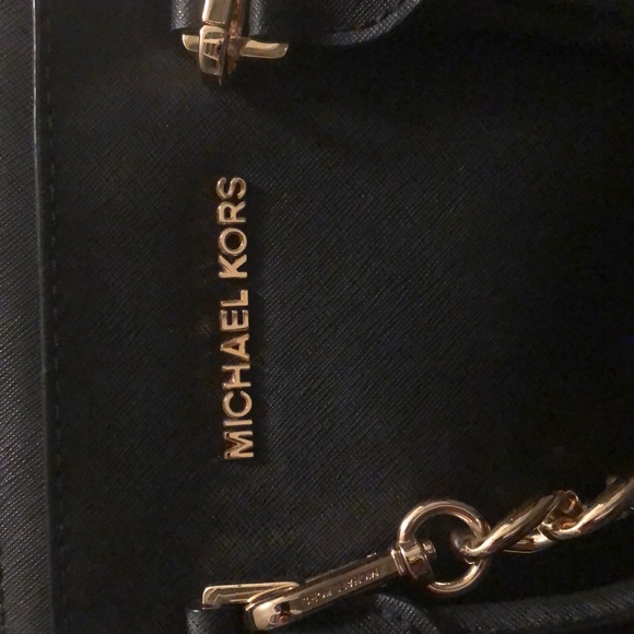 ❤️ Michael Kors Black Purse - Picture 4 of 8